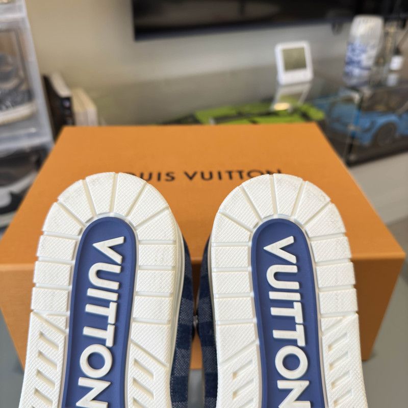 Louis Vuitton Louis Vuitton Trainer Low-top Sneakers in White and Blue 0079 Size US 8.5 / EU 41-42 - 8 Thumbnail