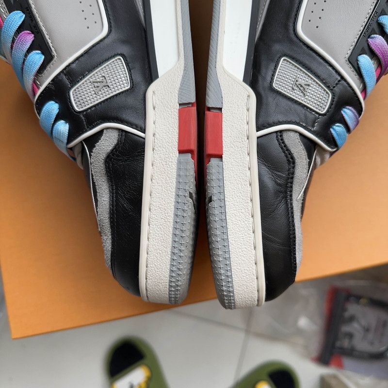 Louis Vuitton Louis Vuitton Stylish Low-Top Trainer Sneakers 0079 Size US 10.5 / EU 43-44 - 10 Thumbnail