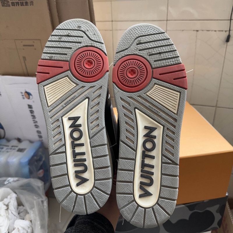 Louis Vuitton Louis Vuitton Stylish Low-Top Trainer Sneakers 0079 Size US 10.5 / EU 43-44 - 4 Thumbnail