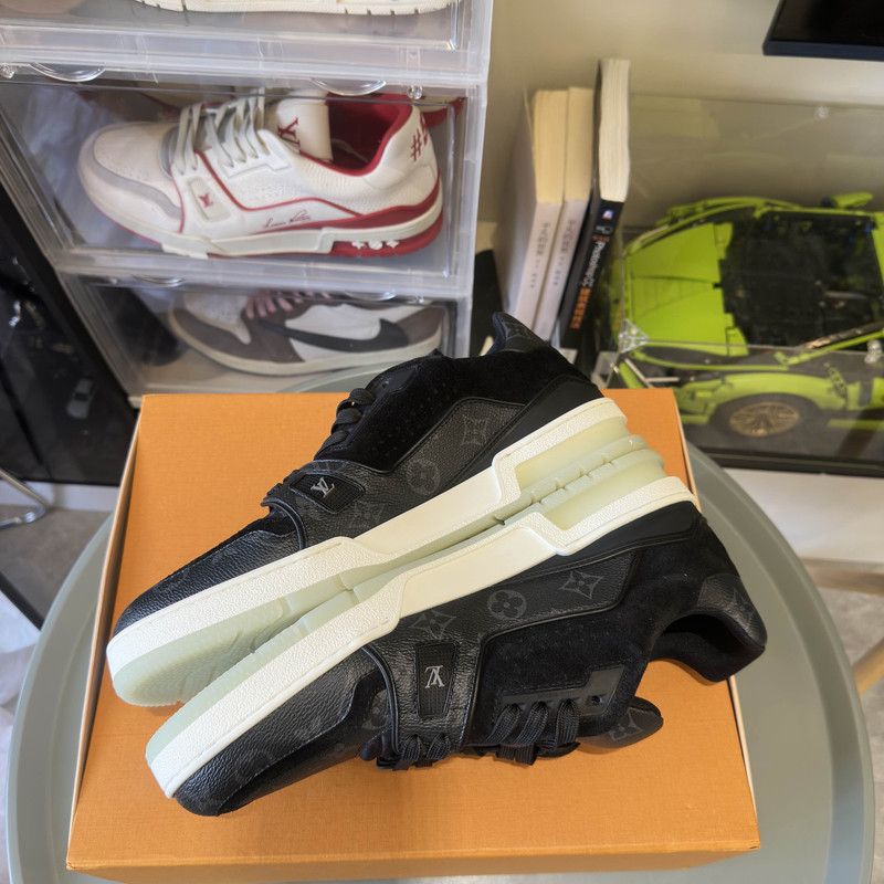 Louis Vuitton Louis Vuitton Black Trainer Sneakers 0079 Size US 10.5 / EU 43-44 - 9 Thumbnail