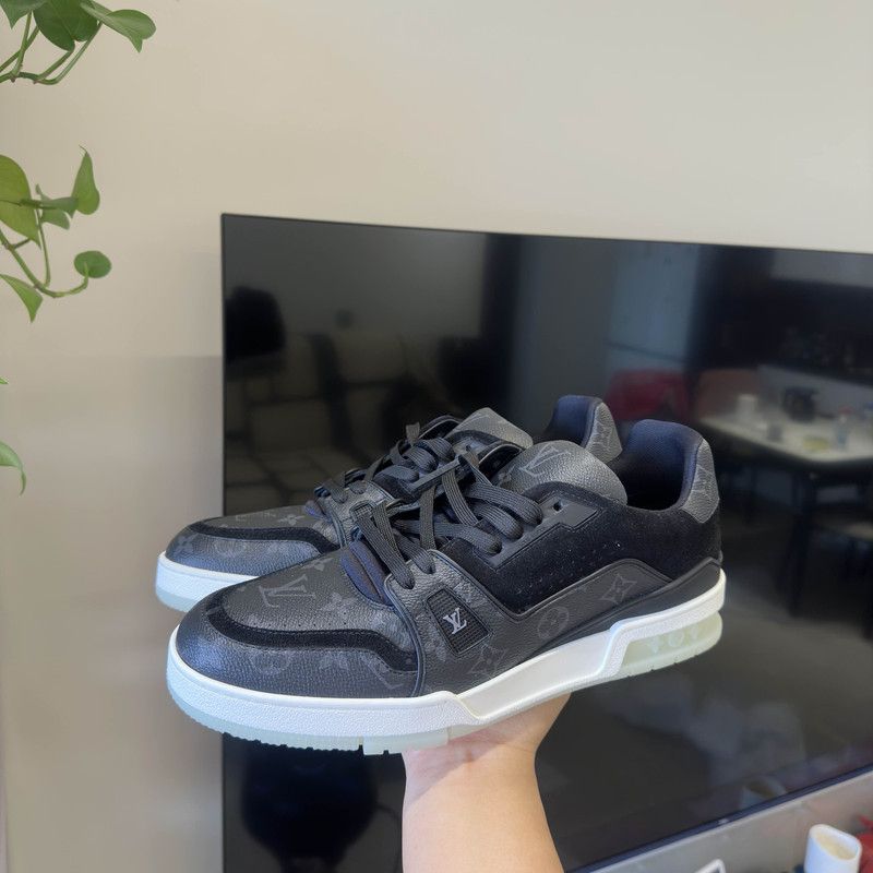 Louis Vuitton Louis Vuitton Black Trainer Sneakers 0079 Size US 10.5 / EU 43-44 - 11 Thumbnail