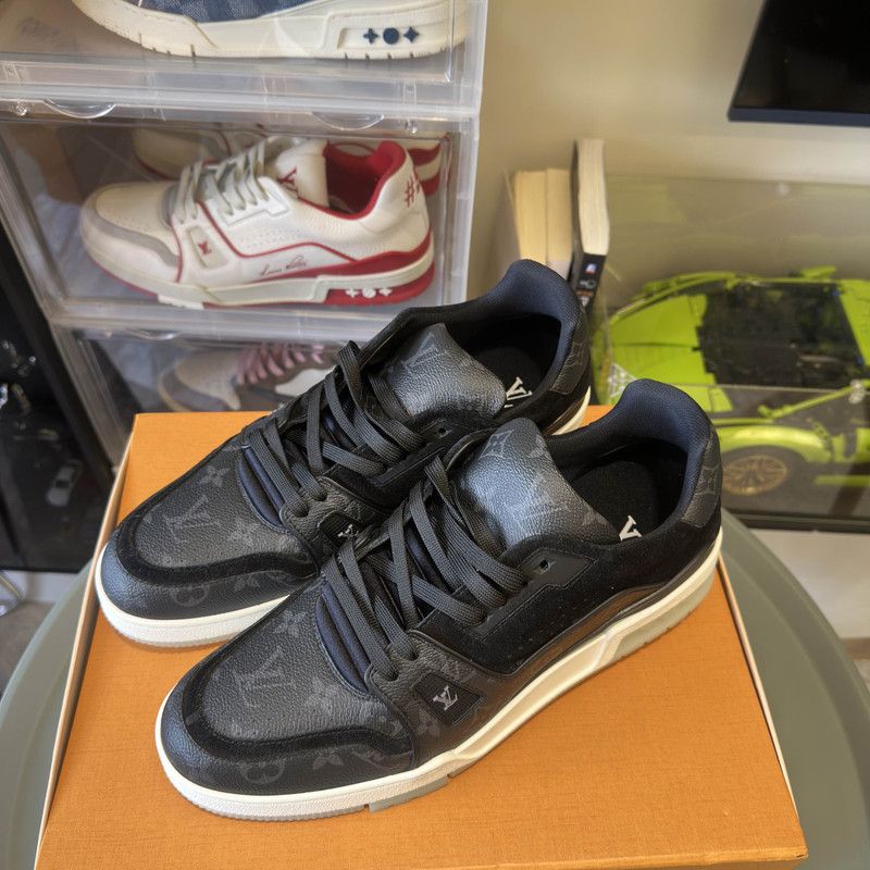 Louis Vuitton Louis Vuitton Black Trainer Sneakers 0079 Size US 10.5 / EU 43-44 - 8 Thumbnail