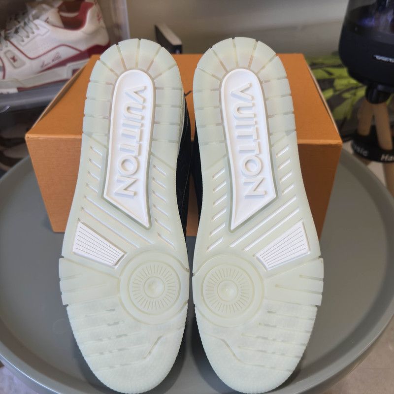 Louis Vuitton Louis Vuitton Black Trainer Sneakers 0079 Size US 10.5 / EU 43-44 - 4 Thumbnail