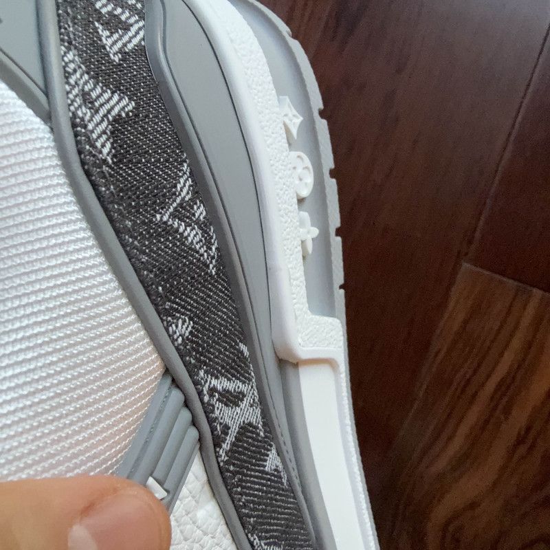 Louis Vuitton Louis Vuitton Low-Top Trainer Sneakers in Gray White 0079 Size US 8 / EU 41 - 7 Thumbnail
