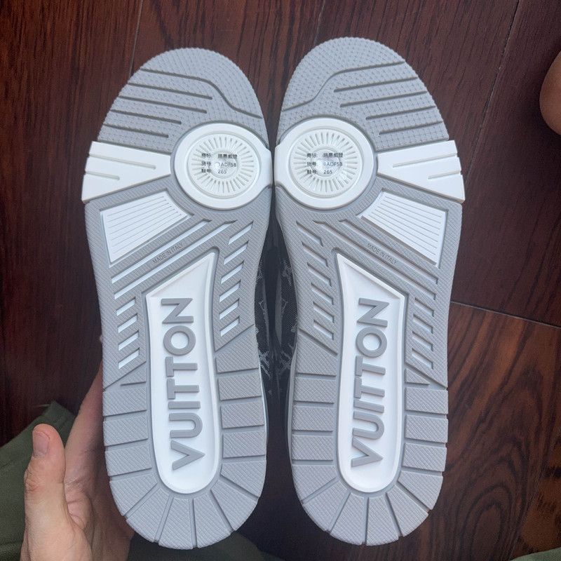 Louis Vuitton Louis Vuitton Low-Top Trainer Sneakers in Gray White 0079 Size US 8 / EU 41 - 4 Thumbnail