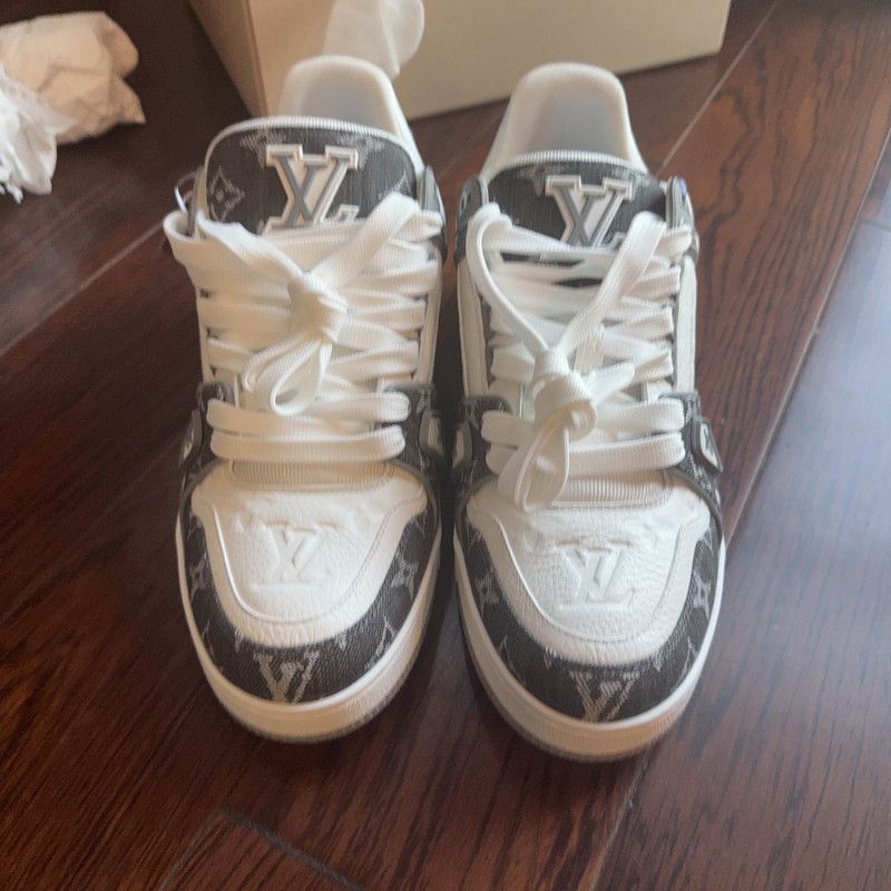 Louis Vuitton Louis Vuitton Low-Top Trainer Sneakers in Gray White 0079 Size US 8 / EU 41 - 2 Thumbnail