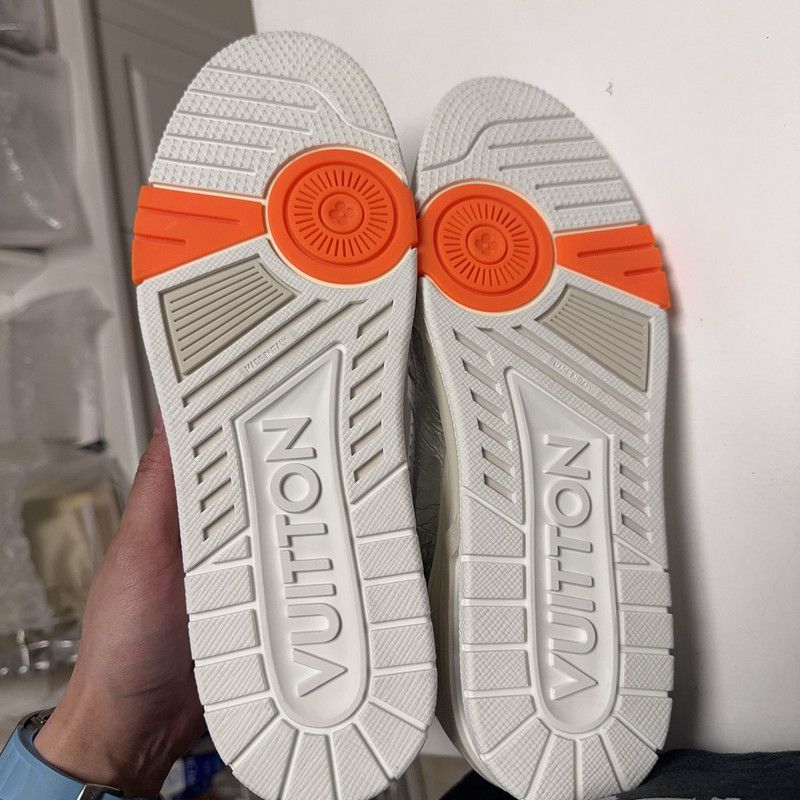 Louis Vuitton Louis Vuitton Trainer Metallic Silver Sneakers 0079 Size US 9.5 / EU 42-43 - 4 Thumbnail