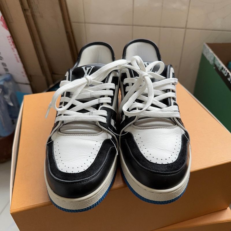 Louis Vuitton Louis Vuitton Black and Blue Trainer Sneakers 0079 Size US 9 / EU 42 - 2 Thumbnail