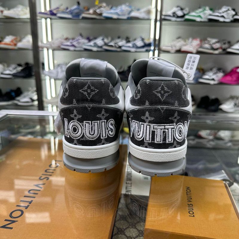 Louis Vuitton Louis Vuitton Trainer Sneakers in Gray Leather 0079 Size US 9 / EU 42 - 3 Thumbnail