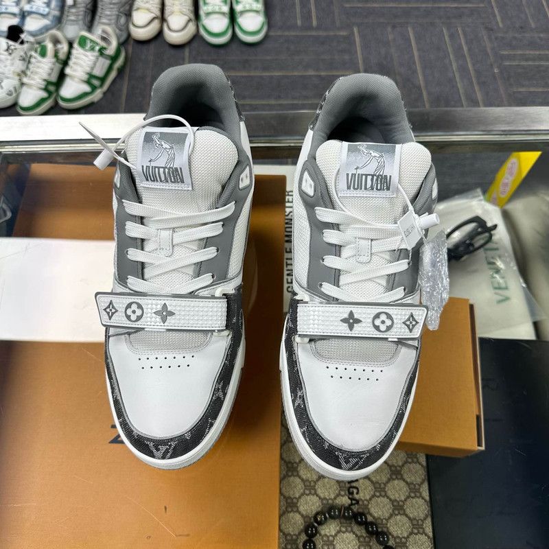 Louis Vuitton Louis Vuitton Trainer Sneakers in Gray Leather 0079 Size US 9 / EU 42 - 2 Thumbnail