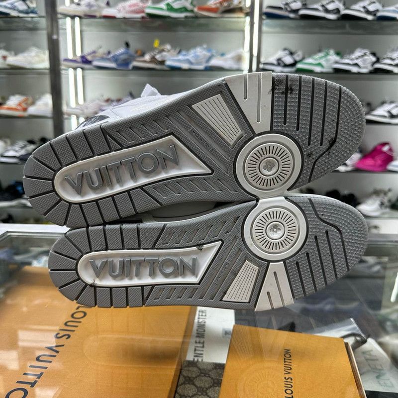 Louis Vuitton Louis Vuitton Trainer Sneakers in Gray Leather 0079 Size US 9 / EU 42 - 4 Thumbnail