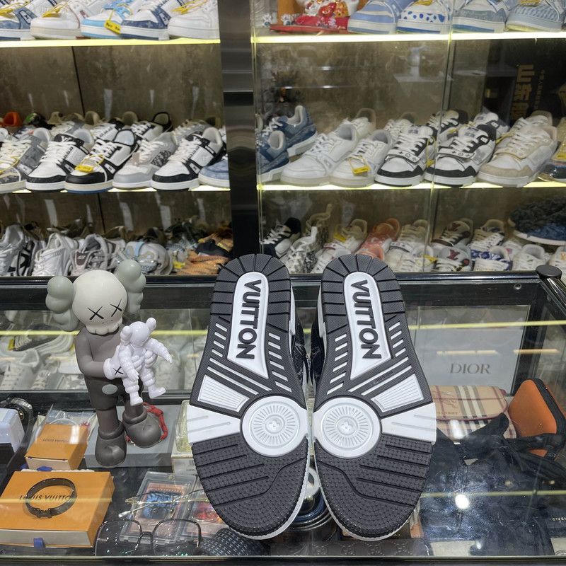 Louis Vuitton Louis Vuitton Panda Print Low-Top Sneakers 0079 Size US 7.5 / EU 40-41 - 4 Thumbnail