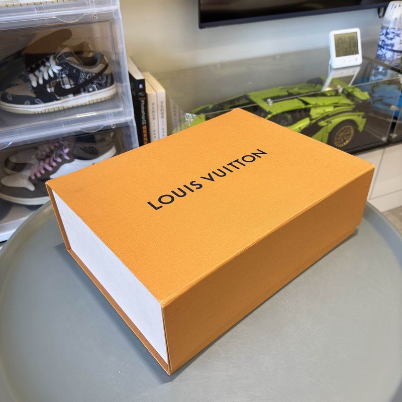 Louis Vuitton Louis Vuitton Trainer Low Top Sneakers in White Red 0079 Size US 11 / EU 44 - 6 Thumbnail