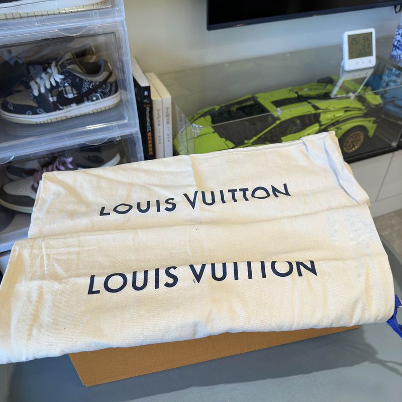 Louis Vuitton Louis Vuitton Trainer Low Top Sneakers in White Red 0079 Size US 11 / EU 44 - 7 Thumbnail