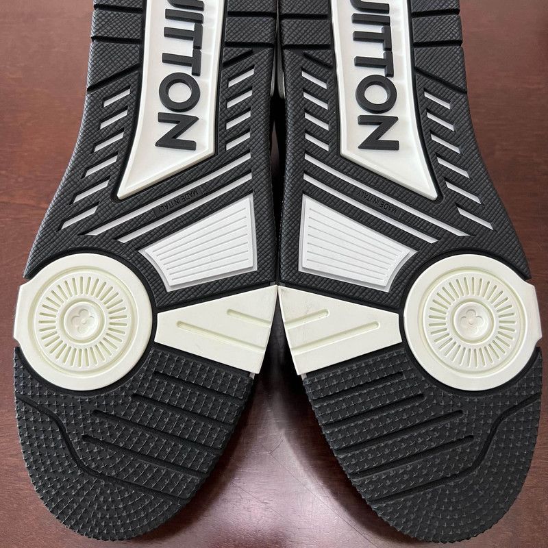 Louis Vuitton Louis Vuitton Panda Print Low-Top Sneakers 0079 Size US 9.5 / EU 42-43 - 10 Thumbnail