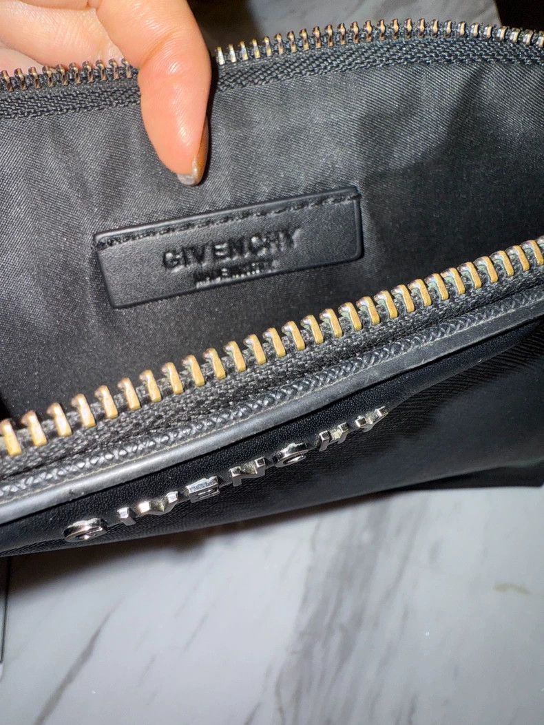 Givenchy Givenchy Black Leather Hand Pouch -dmc Size ONE SIZE - 4 Thumbnail