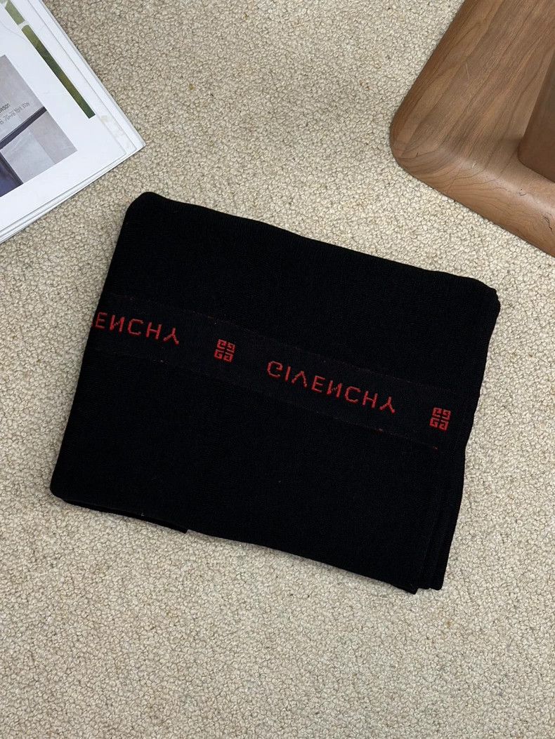 Givenchy Givenchy Black Red Print Scarf -dmc Size ONE SIZE - 3 Thumbnail