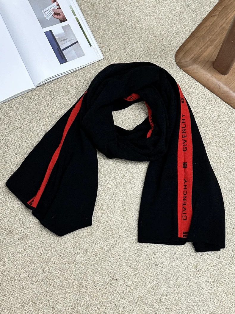 Givenchy Givenchy Black Red Print Scarf -dmc Size ONE SIZE - 5 Thumbnail
