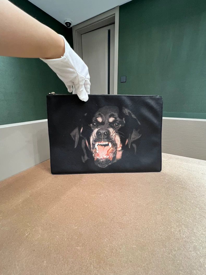Givenchy Givenchy Rottweiler Print Clutch Bag -dmc Size ONE SIZE - 2 Thumbnail