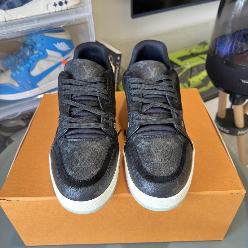 Louis Vuitton Louis Vuitton Trainer Low Top Fashion Sneakers 0079 Size US 11 / EU 44 - 2 Thumbnail