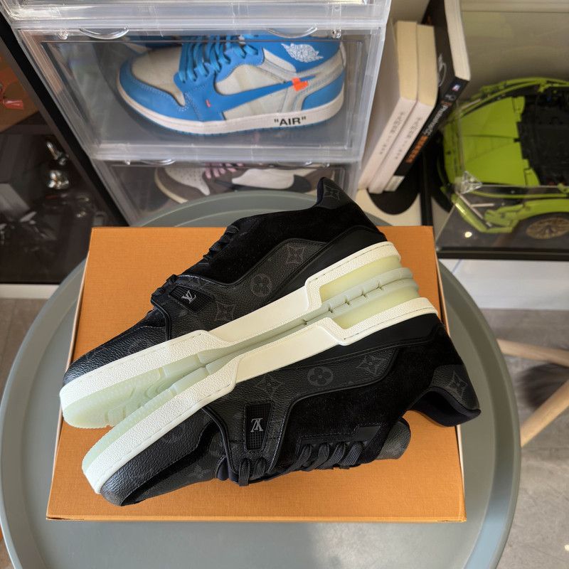 Louis Vuitton Louis Vuitton Trainer Low Top Fashion Sneakers 0079 Size US 11 / EU 44 - 9 Thumbnail