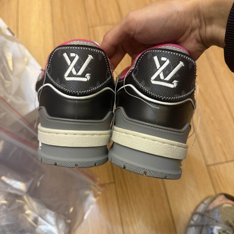 Louis Vuitton Louis Vuitton Stylish Low-Top Trainers for Men 0079 Size US 8.5 / EU 41-42 - 3 Thumbnail