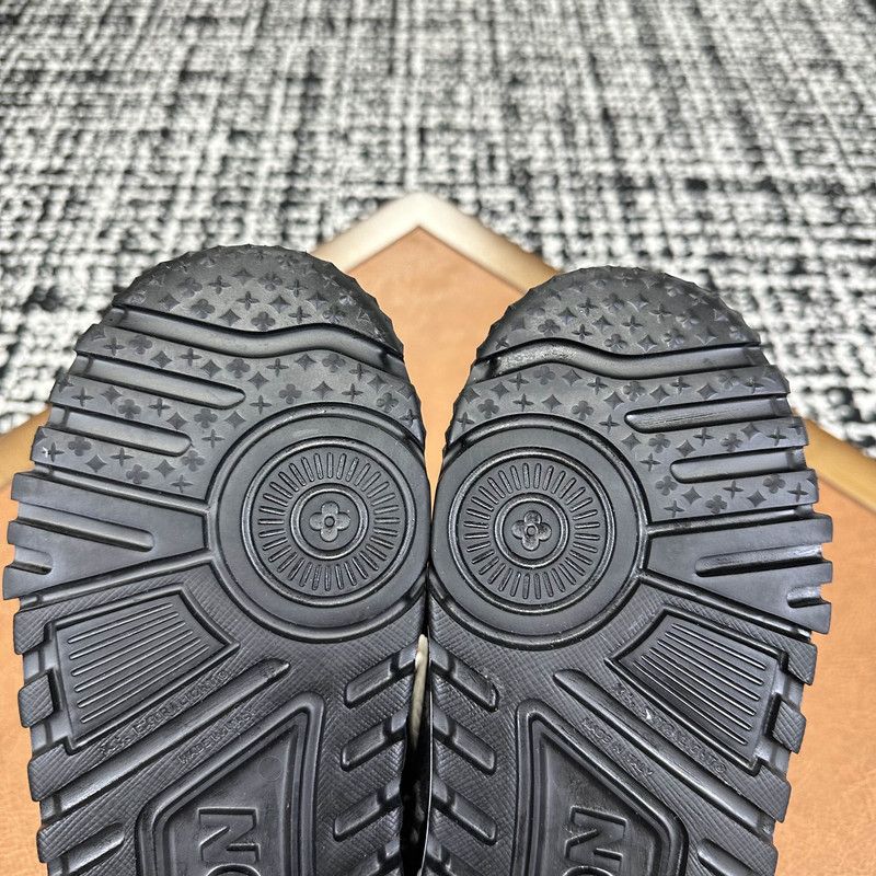 Louis Vuitton Louis Vuitton Trainer Maxi Black White Sneakers 0079 Size US 5.5 / EU 38 - 10 Thumbnail