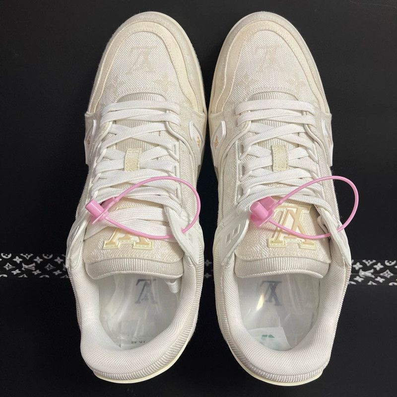 Louis Vuitton Louis Vuitton Classic Trainer Fashion Sneakers for Men 0079 Size US 8 / EU 41 - 10 Thumbnail