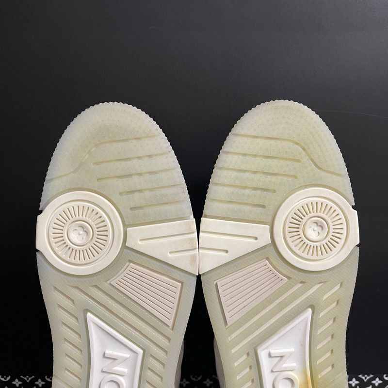 Louis Vuitton Louis Vuitton Classic Trainer Fashion Sneakers for Men 0079 Size US 8 / EU 41 - 9 Thumbnail