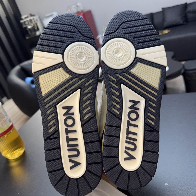 Louis Vuitton Louis Vuitton Trainer Low-Top Sneakers for Men 0079 Size US 9.5 / EU 42-43 - 4 Thumbnail