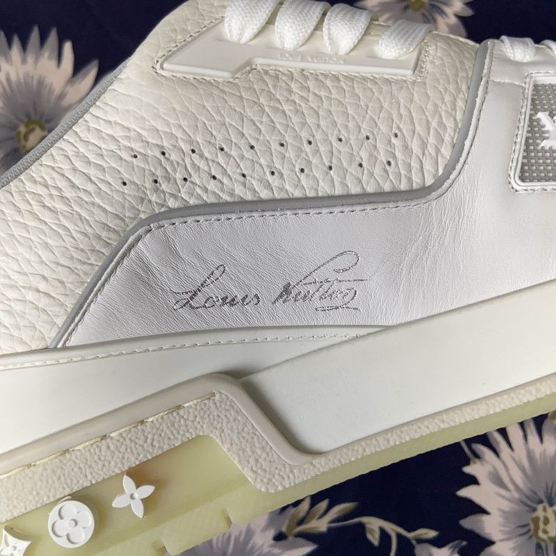 Louis Vuitton Louis Vuitton Trainer White Low-Top Sneakers 0079 Size US 12 / EU 45 - 6 Thumbnail