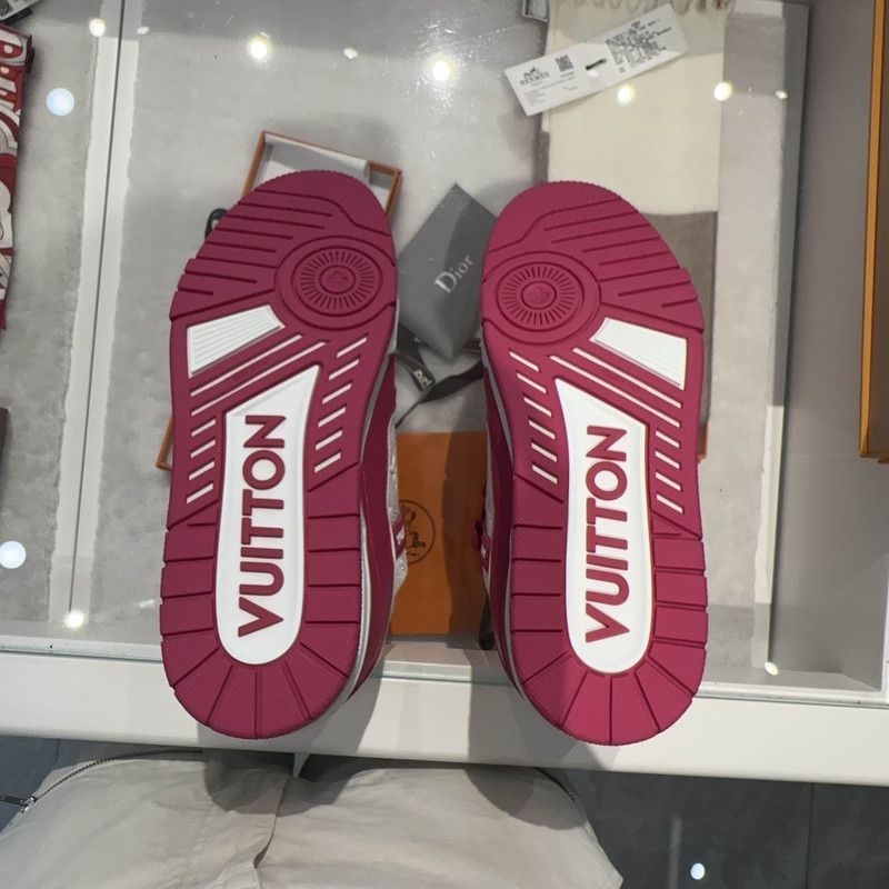 Louis Vuitton Louis Vuitton Trainer Low Top Fashion Sneakers 0079 Size US 8.5 / EU 41-42 - 4 Thumbnail