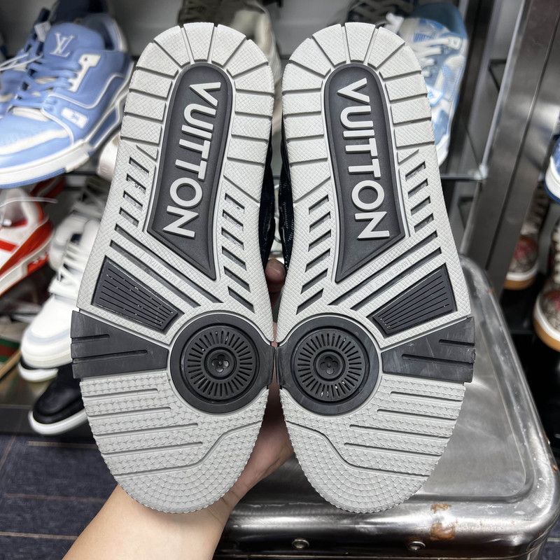 Louis Vuitton Louis Vuitton Trainer Low-Top Sneakers in Black 0079 Size US 6.5 / EU 39-40 - 4 Thumbnail