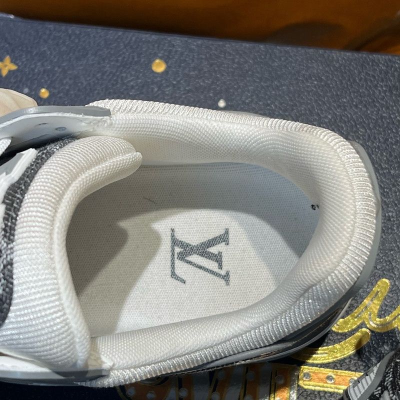 Louis Vuitton Louis Vuitton Low-Top Trainer in Gray and White 0079 Size US 6.5 / EU 39-40 - 10 Thumbnail