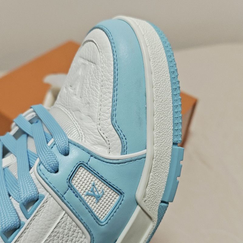 Louis Vuitton Louis Vuitton Trainer Low-Top Sneakers in Sky Blue 0079 Size US 8 / EU 41 - 7 Thumbnail