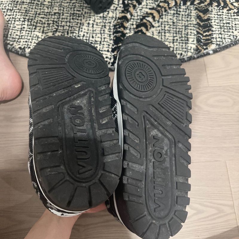 Louis Vuitton Louis Vuitton Trainer Maxi Black and White Sneakers 0079 Size US 8 / EU 41 - 10 Thumbnail