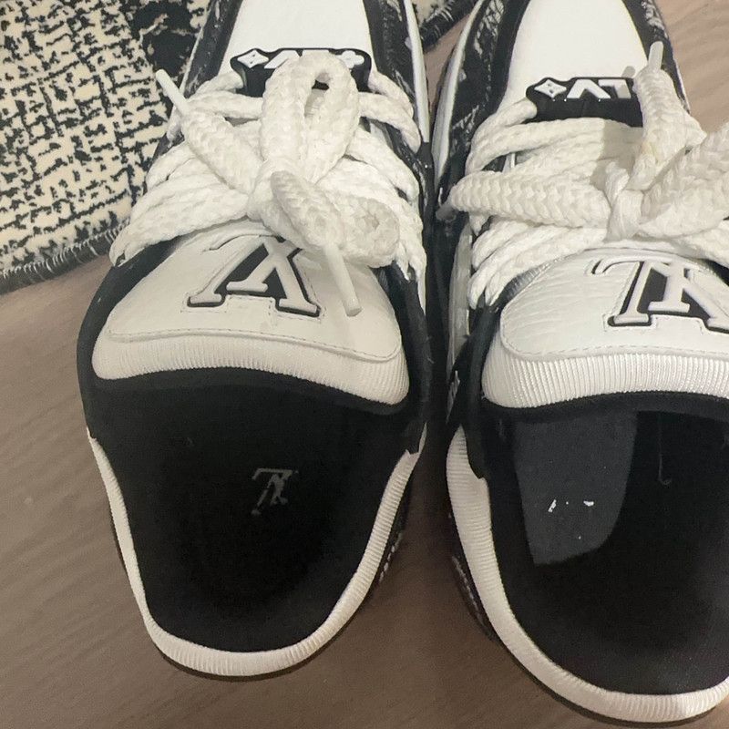 Louis Vuitton Louis Vuitton Trainer Maxi Black and White Sneakers 0079 Size US 8 / EU 41 - 11 Thumbnail