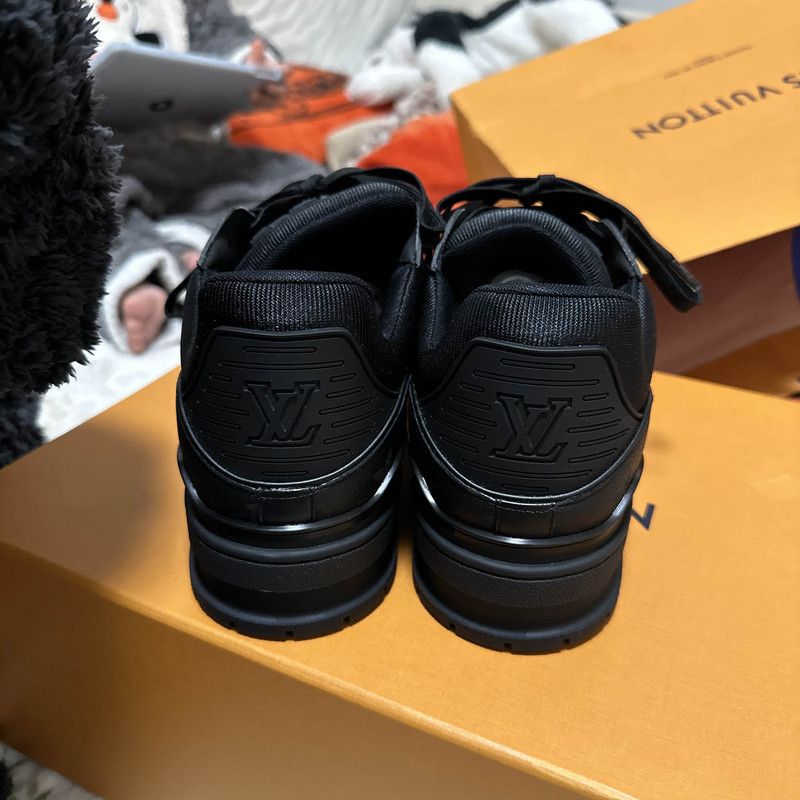 Louis Vuitton Louis Vuitton Black Low-Top Trainer Sneakers 0079 Size US 8.5 / EU 41-42 - 3 Thumbnail