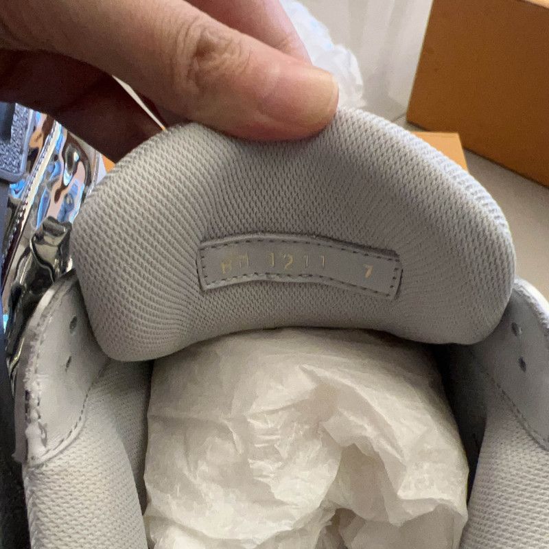 Louis Vuitton Louis Vuitton Metallic Trainer Low-Top Sneakers 0079 Size US 8 / EU 41 - 5 Thumbnail
