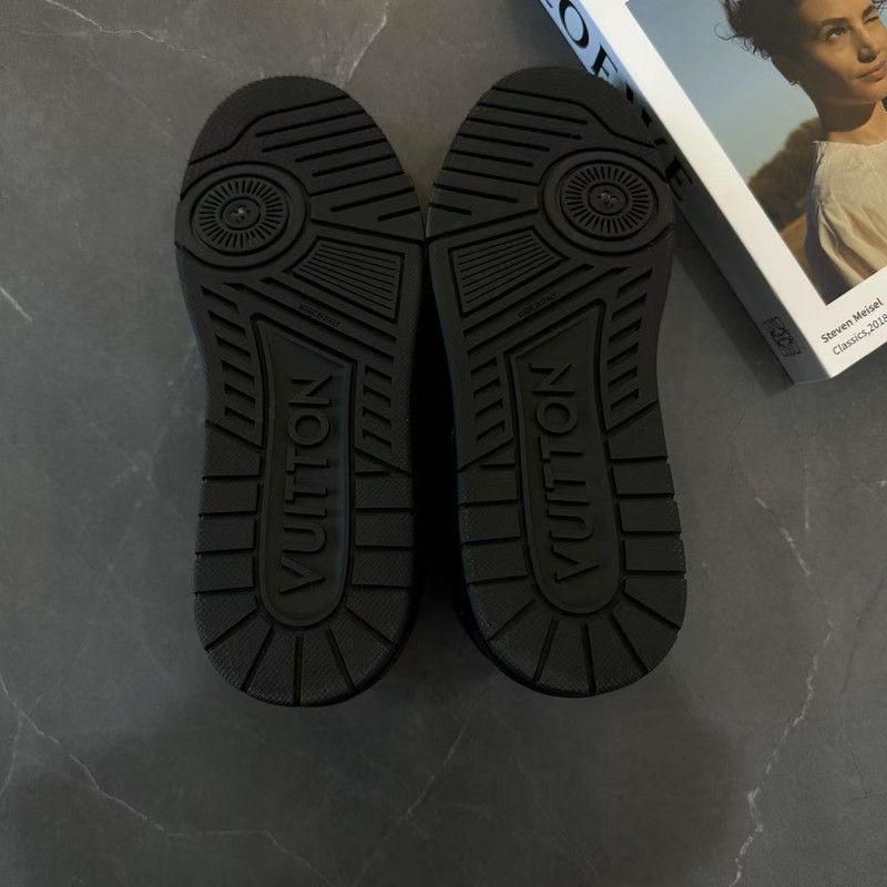 Louis Vuitton Louis Vuitton Monogram Black Low-Top Trainers 0079 Size US 8 / EU 41 - 6 Thumbnail