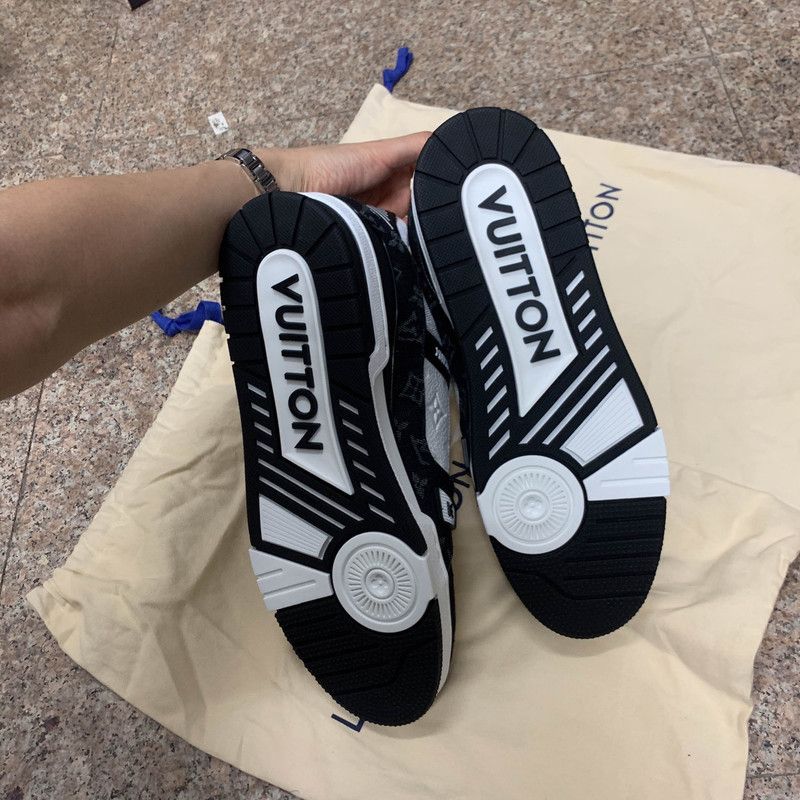 Louis Vuitton Louis Vuitton Panda Print Low-Top Sneakers 0079 Size US 10.5 / EU 43-44 - 4 Thumbnail