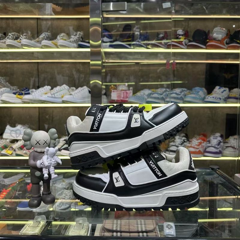 Louis Vuitton Louis Vuitton Trainer Maxi Low Top Sneakers 0079 Size US 8 / EU 41 - 7 Thumbnail