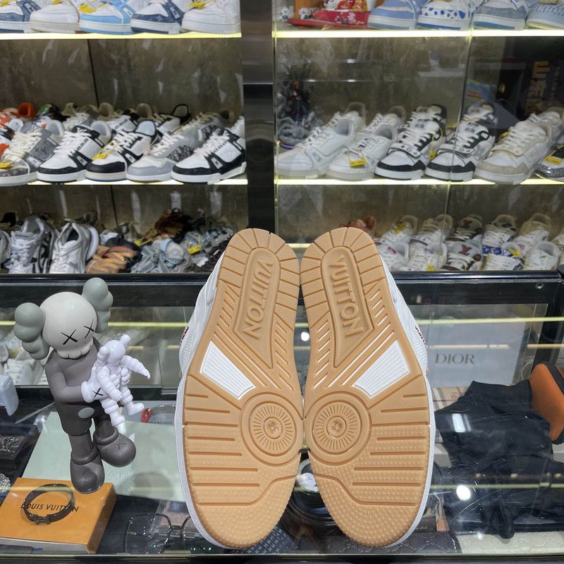 Louis Vuitton Louis Vuitton White Leather Low-Top Sneakers for Men 0079 Size US 9.5 / EU 42-43 - 4 Thumbnail