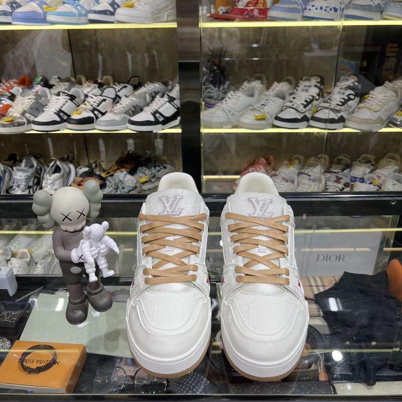 Louis Vuitton Louis Vuitton White Leather Low-Top Sneakers for Men 0079 Size US 9.5 / EU 42-43 - 2 Thumbnail