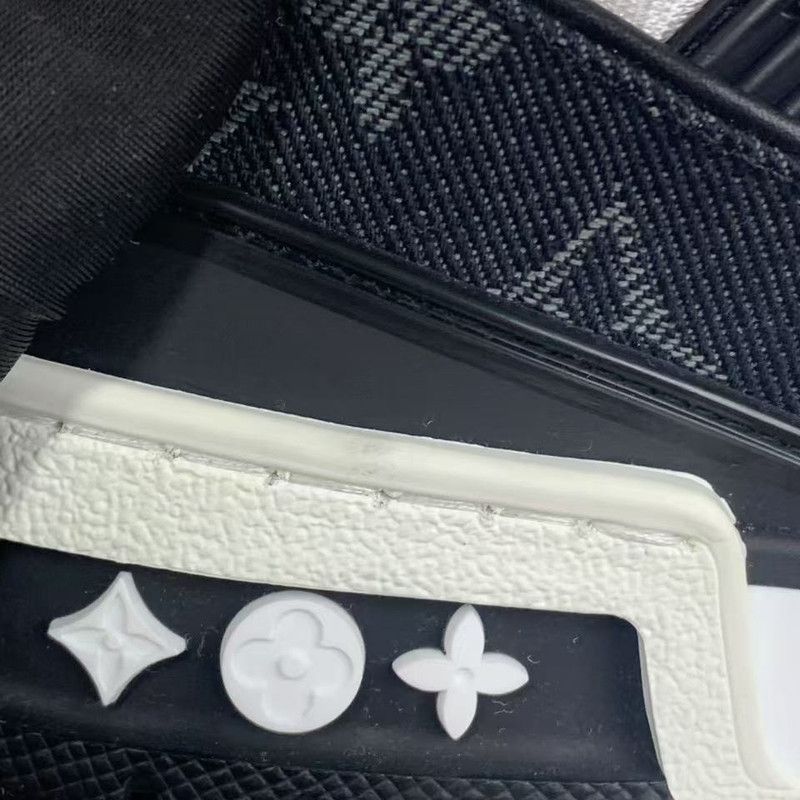 Louis Vuitton Trainer Panda Low-Top Sneakers 0079