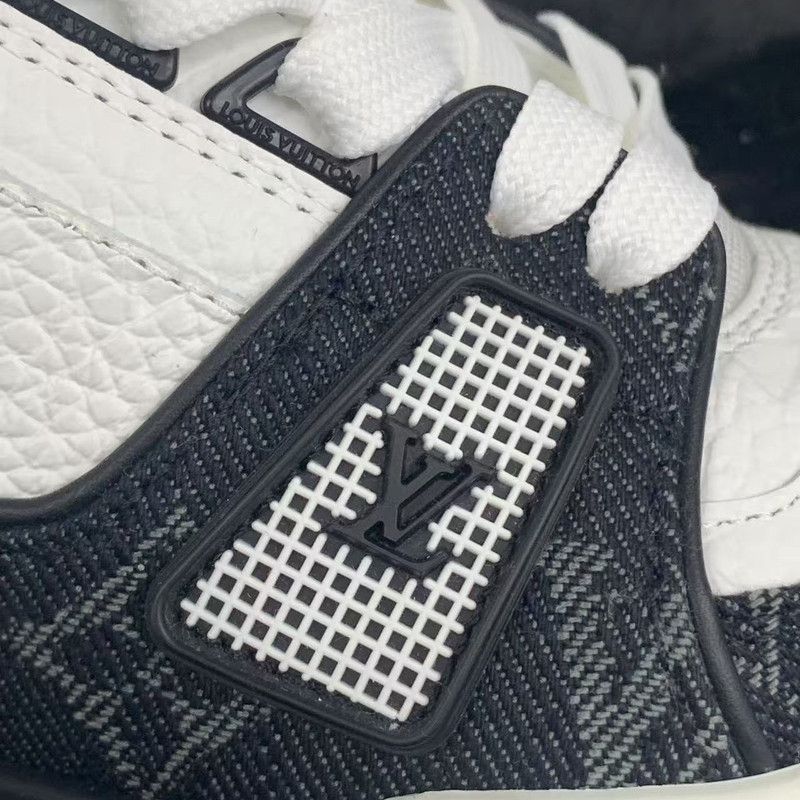 Louis Vuitton Trainer Panda Low-Top Sneakers 0079