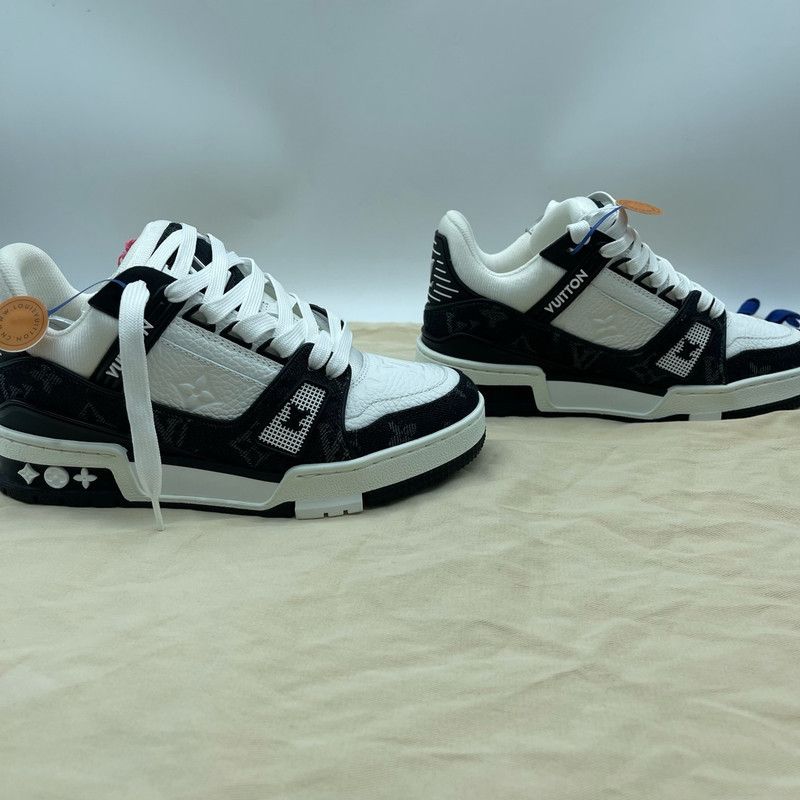 Louis Vuitton Trainer Panda Low-Top Sneakers 0079