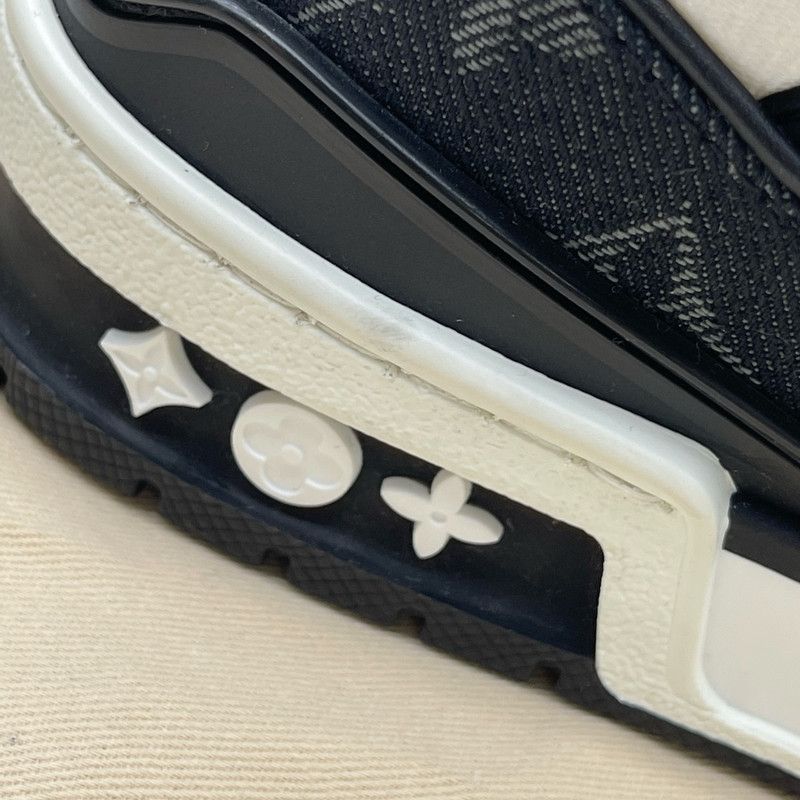 Louis Vuitton Trainer Panda Low-Top Sneakers 0079