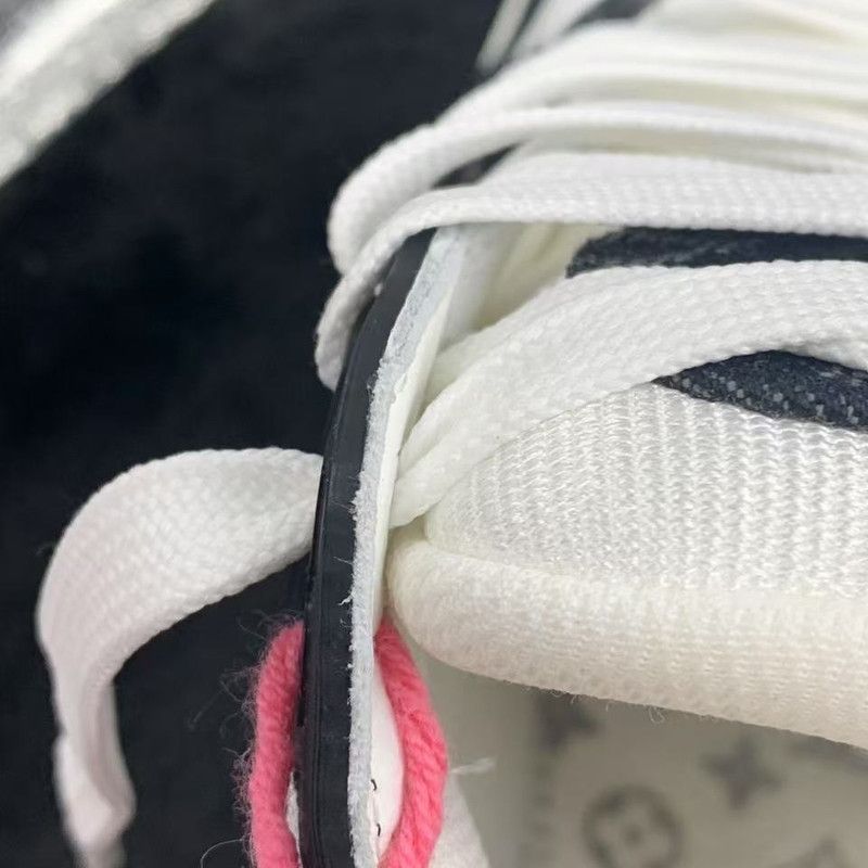Louis Vuitton Trainer Panda Low-Top Sneakers 0079