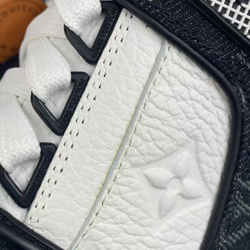 Louis Vuitton Trainer Panda Low-Top Sneakers 0079
